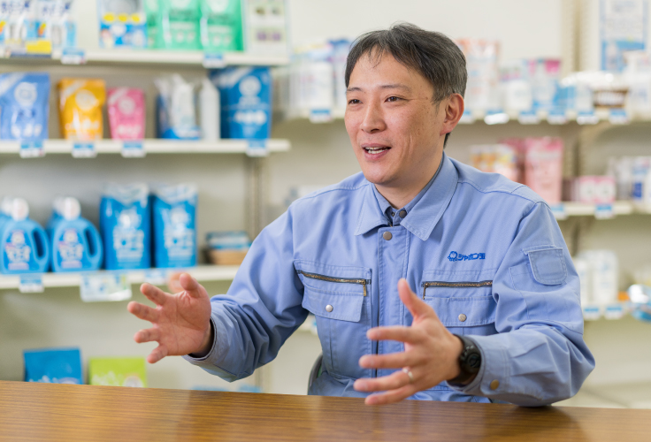 シャボン玉石けんの課題をデジタルで見える化<br />
「スマート工場」推進で製造業の未来にも貢献したい<br />
シャボン玉石けん 工場管理部・スマートファクトリー推進課 課長<br />
山野 京亮<br />
